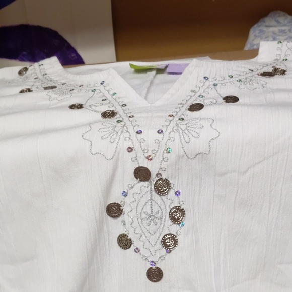 White v neck blouse with embroidery and sequin pat - Picture 7 of 7
